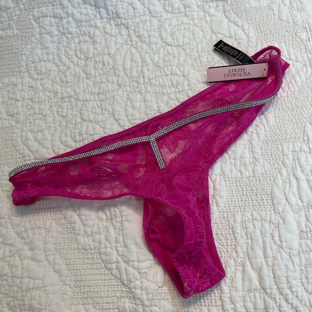 Victoria’s Secret - Picture 3 of 3